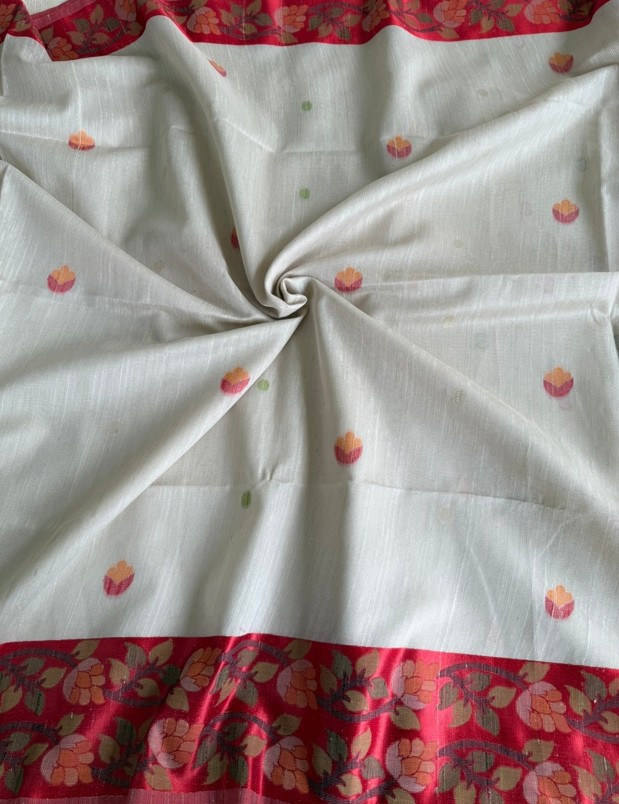 Off-white Red Matka Jhamdhani Silk Saree