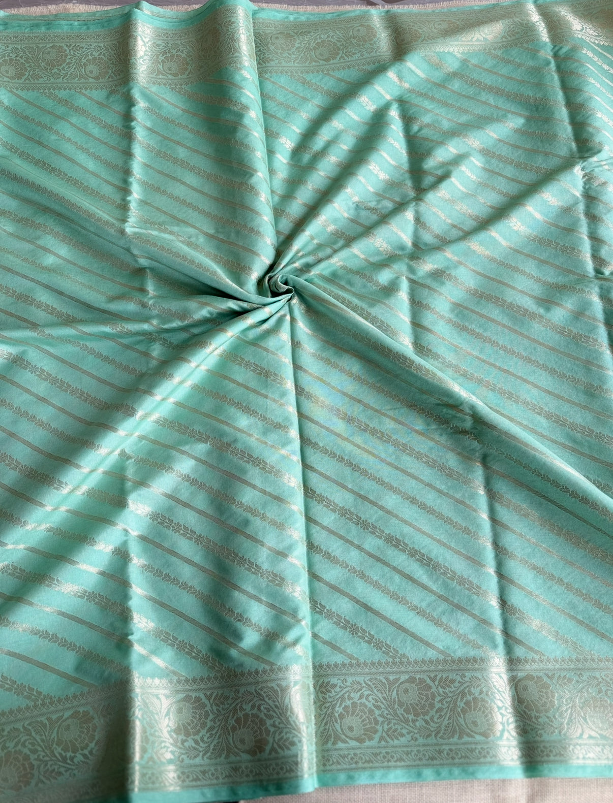 Sea Green Handloom Banarasi Diagonal Jaal Silk Saree