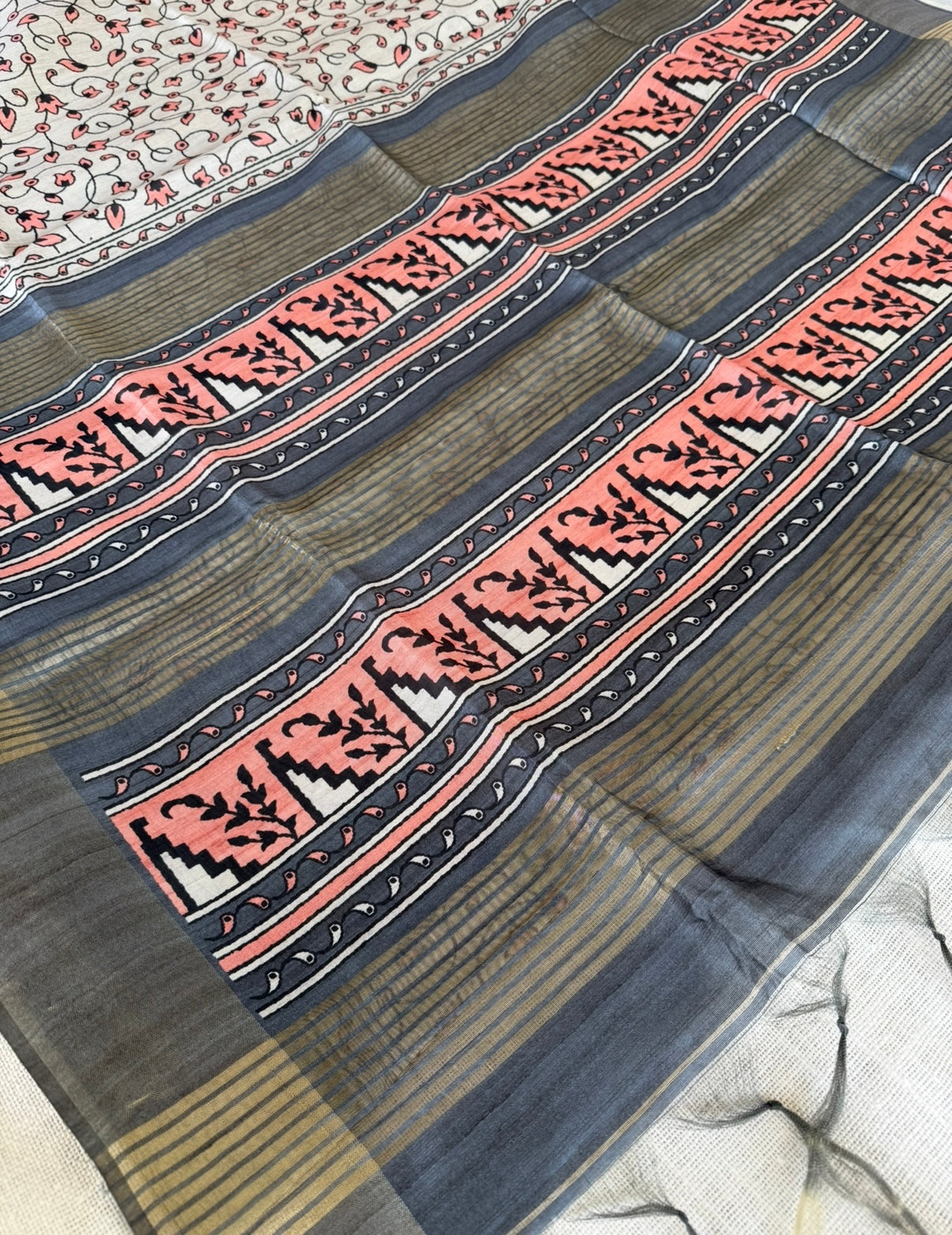Grey n Peach Creep Pattern Semi Tussar Saree