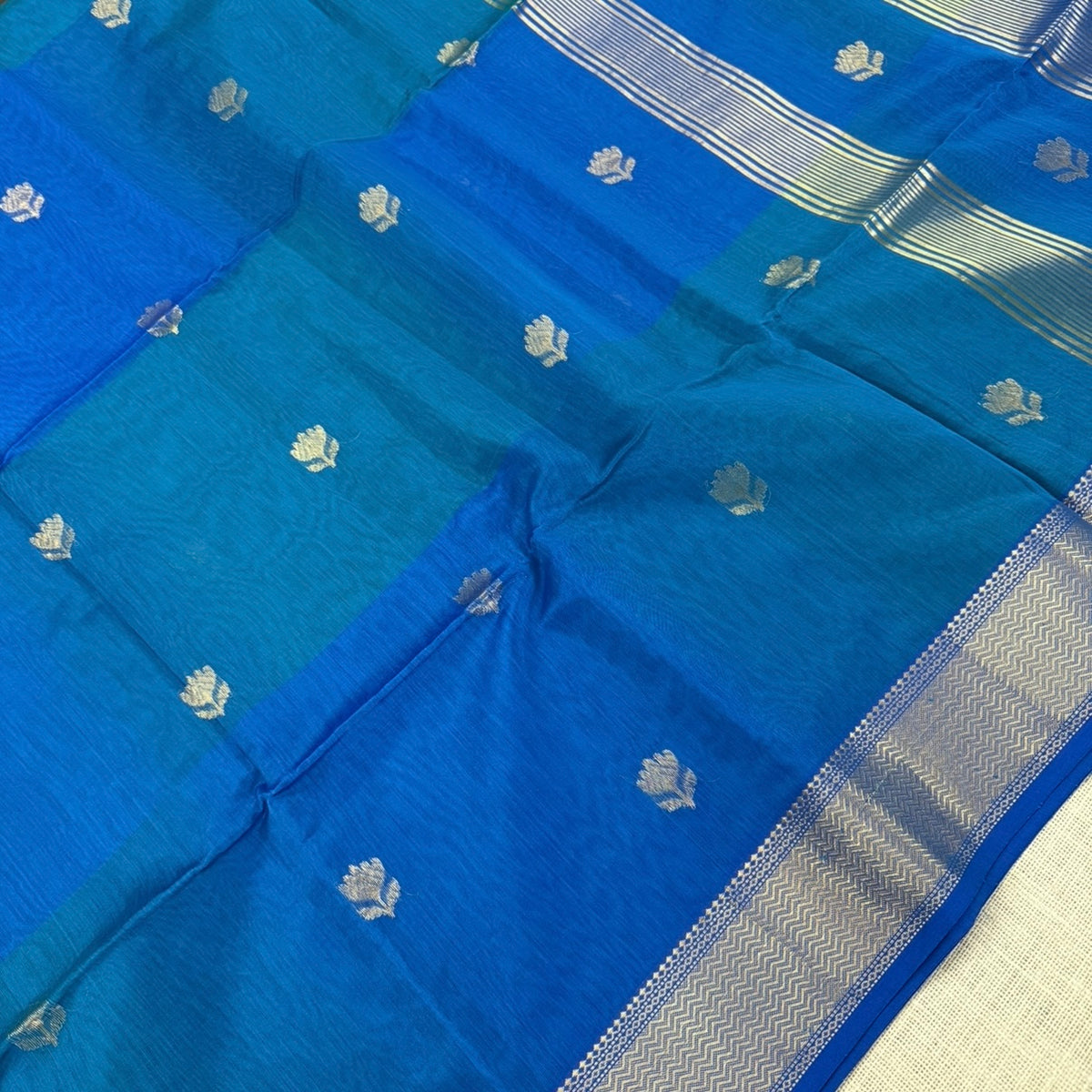 Peacock Blue Dual Shade Lotus Butta Maheshwari Silk Cotton Saree