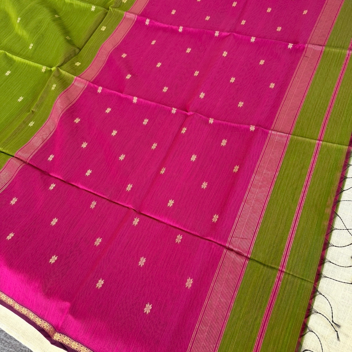 Green Maheshwari Silk Cotton Saree Pink Pallu