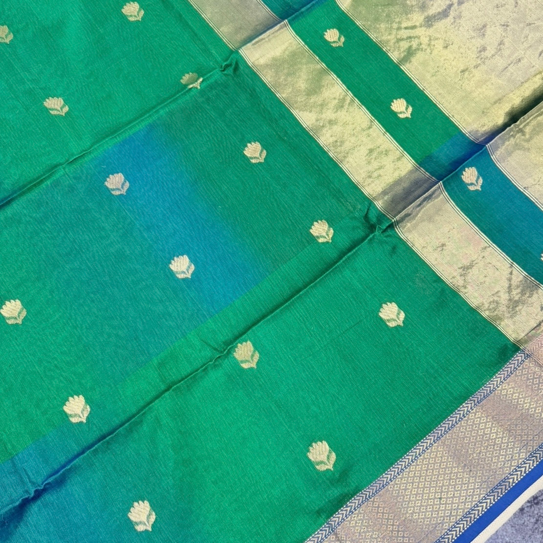 Peacock Green Blue Dual Shade Lotus butta Maheshwari Silk Cotton Saree