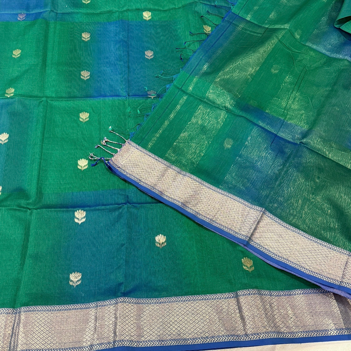 Peacock Green Blue Dual Shade Lotus butta Maheshwari Silk Cotton Saree