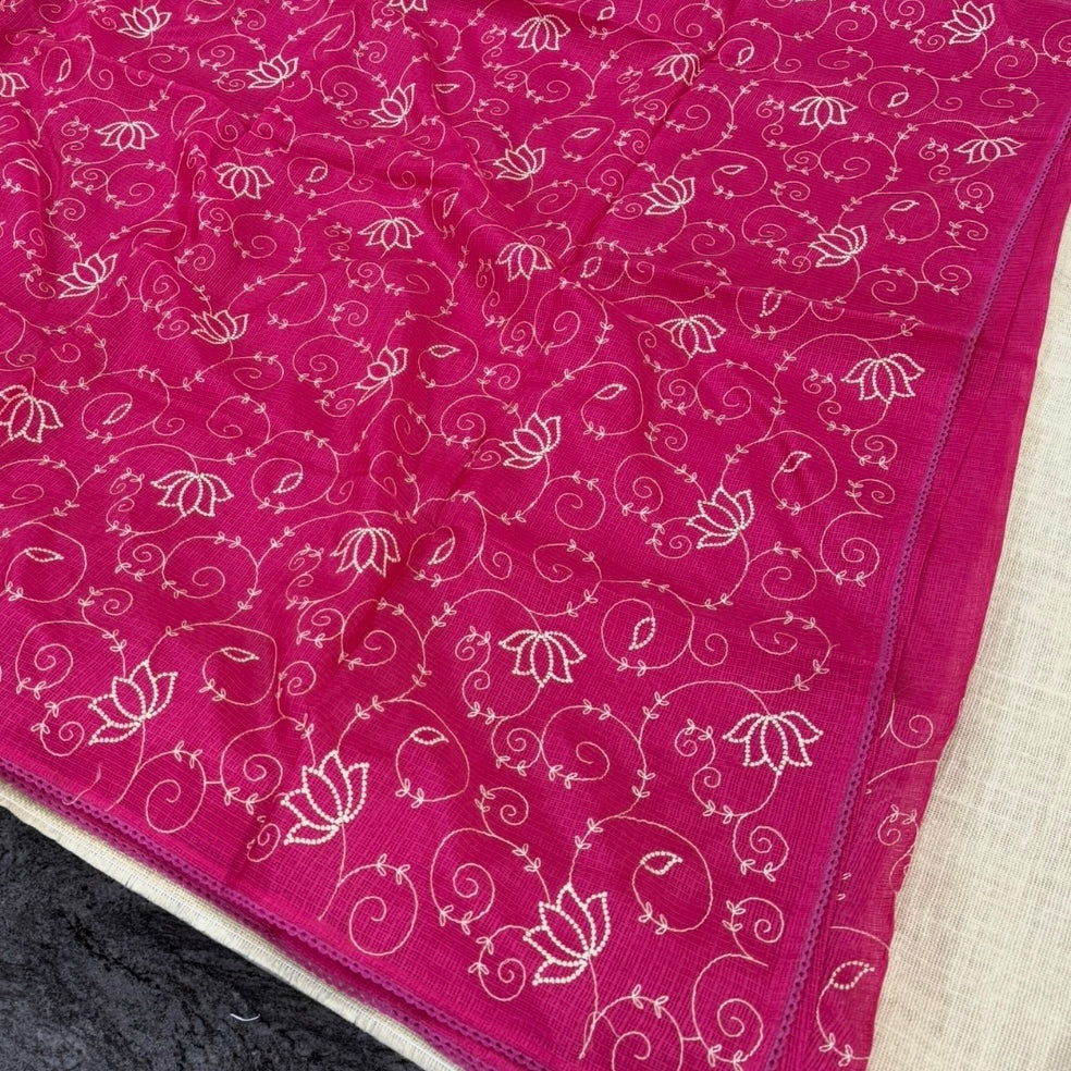 Checked body weave of pink Kota cotton saree