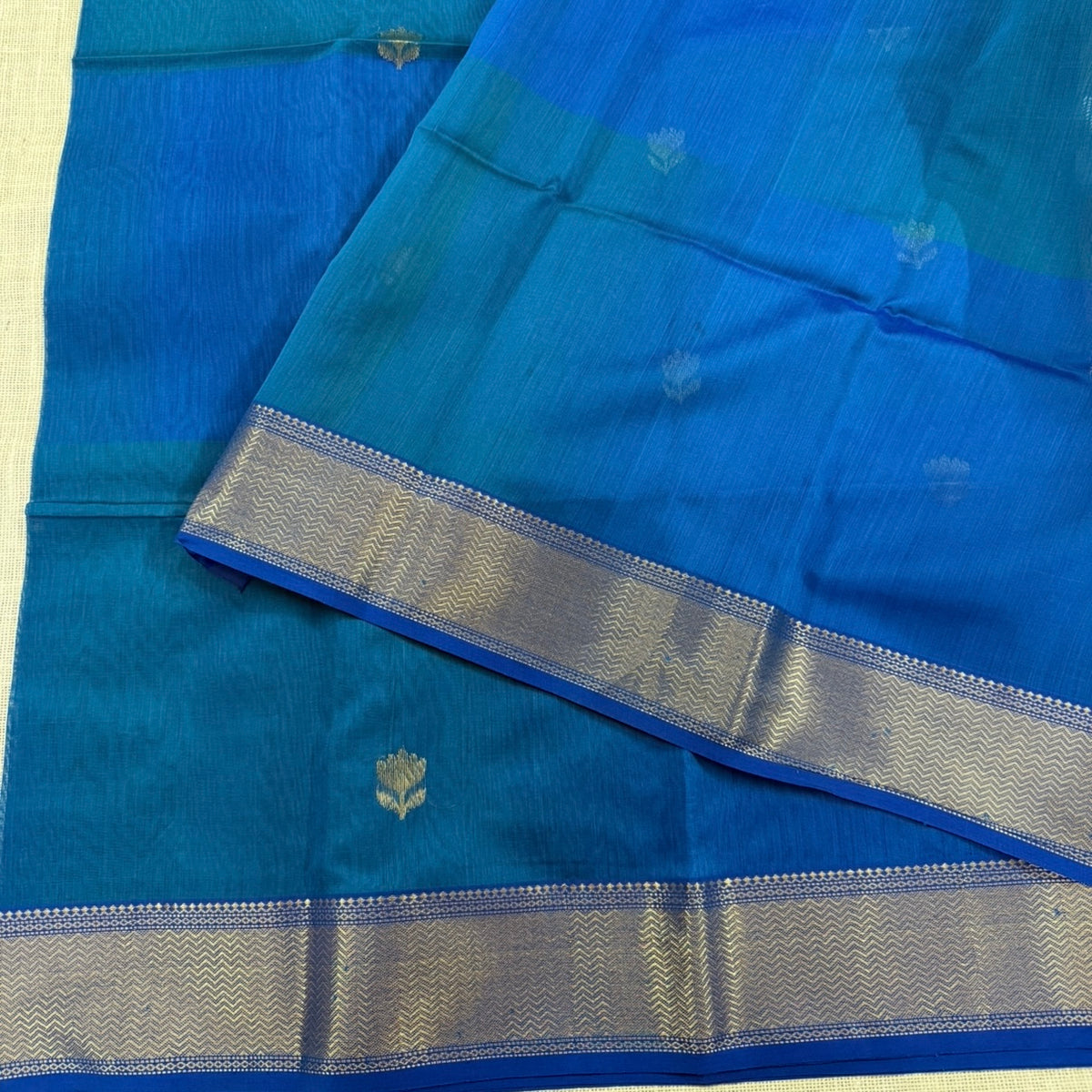 Peacock Blue Dual Shade Lotus Butta Maheshwari Silk Cotton Saree