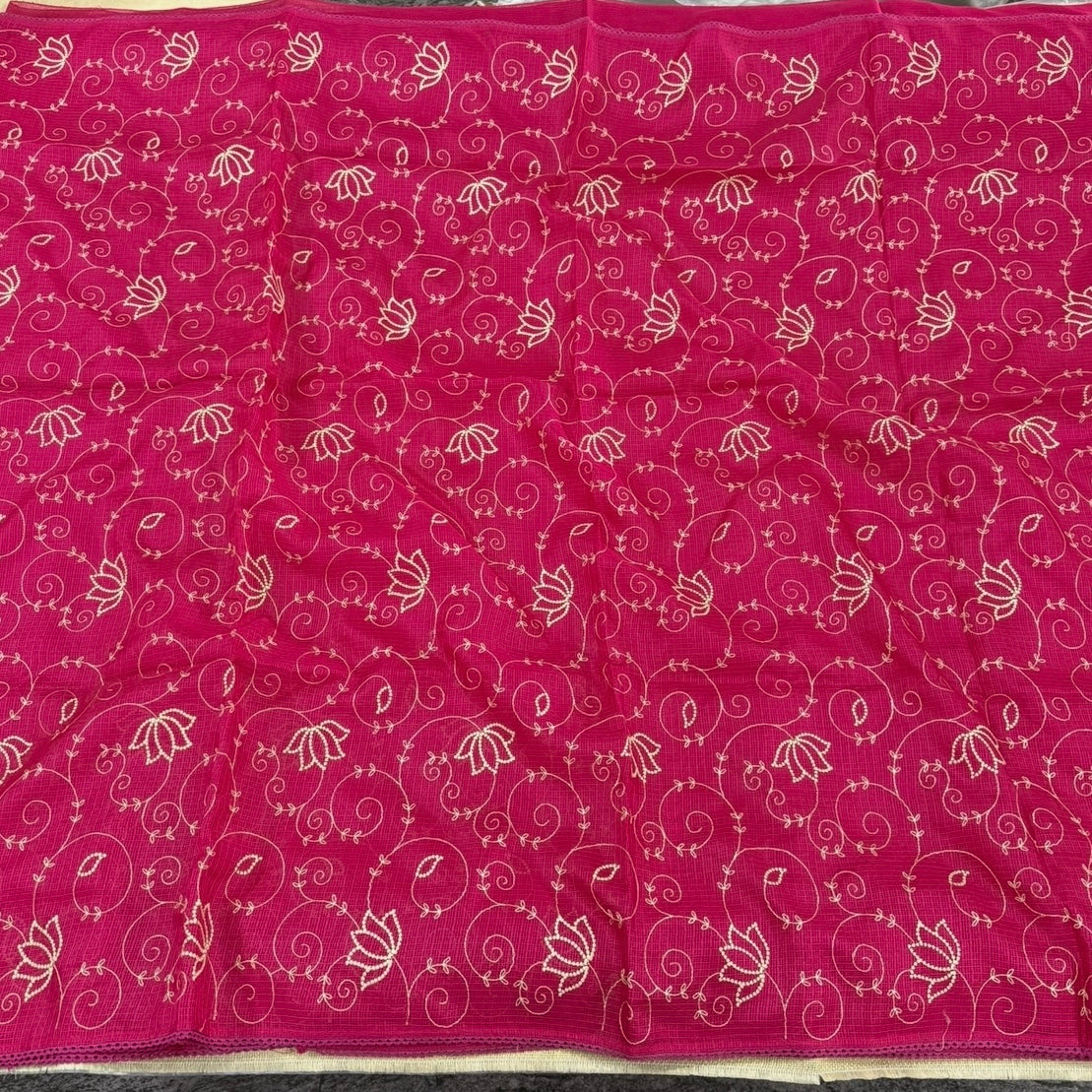 Scallop border detail of pink Kota cotton saree