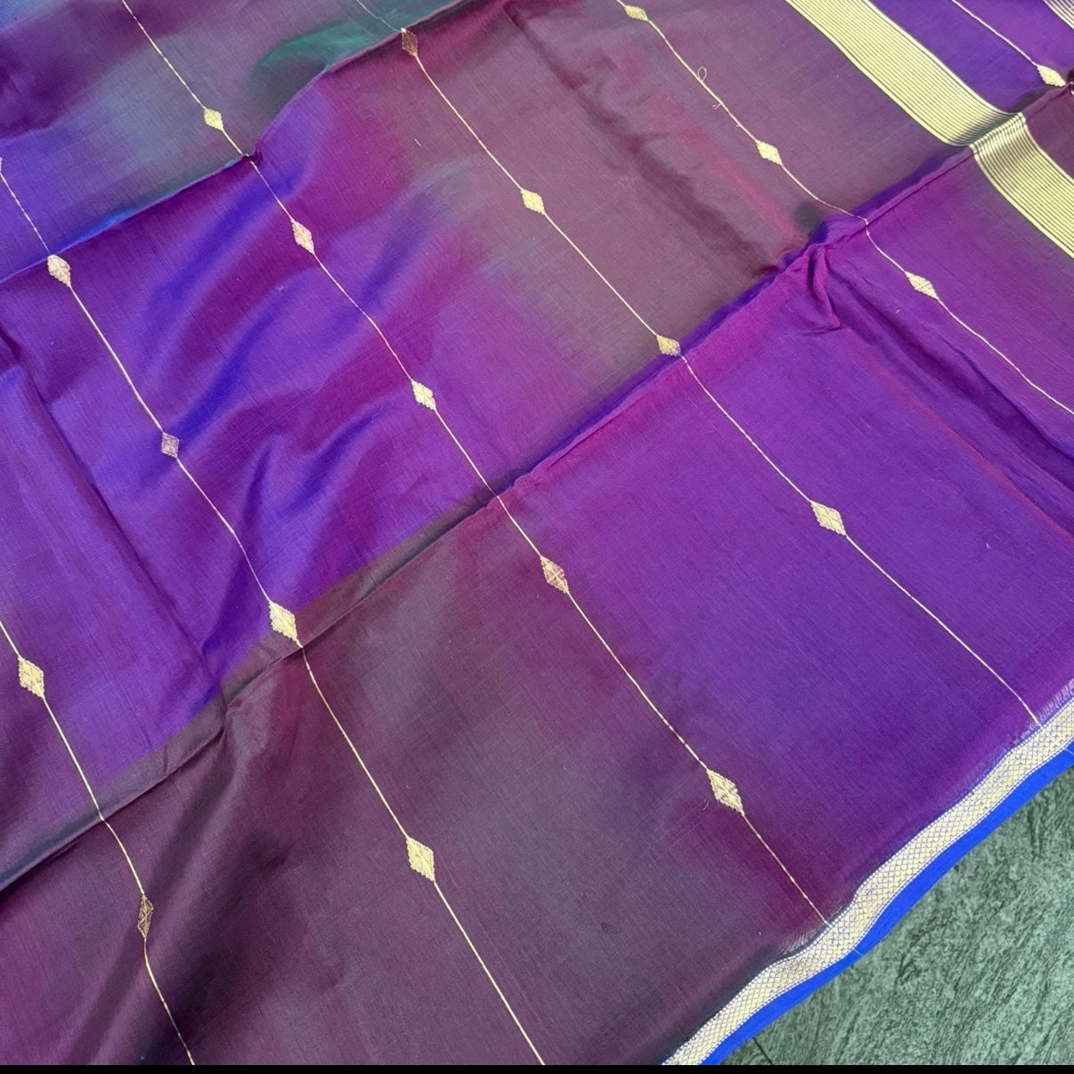 Deep Magenta Dual Shade Maheshwari Silk Cotton Saree