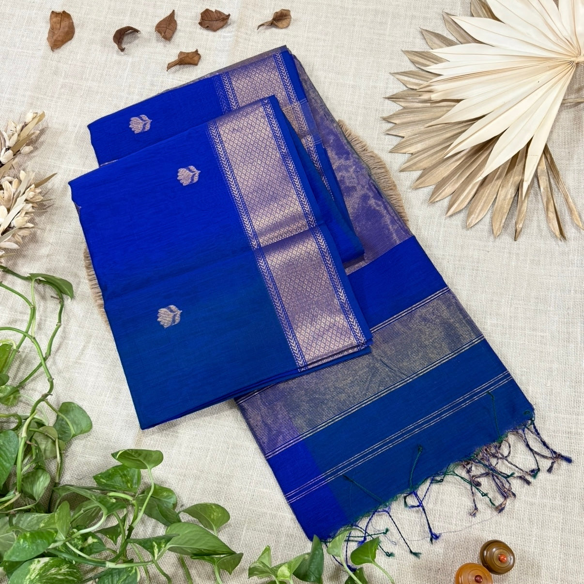 Royal Blue Peacock Dual Shade Lotus Butta Maheshwari Silk Cotton Saree