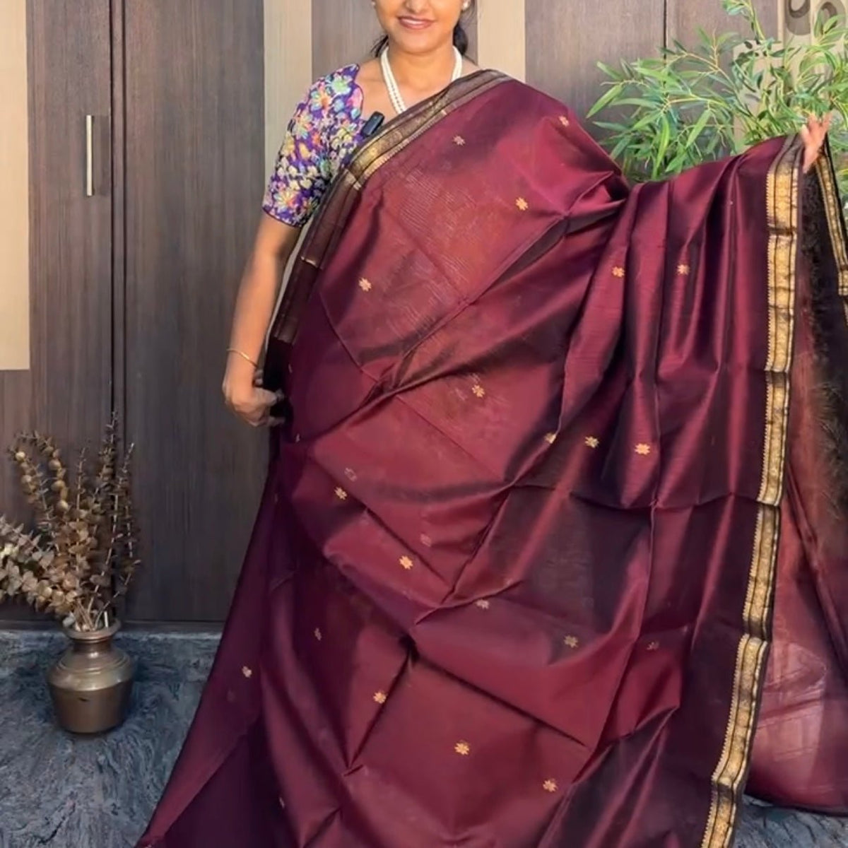 Brown Maheshwari Silk Cotton Saree - Vini's Ethnic