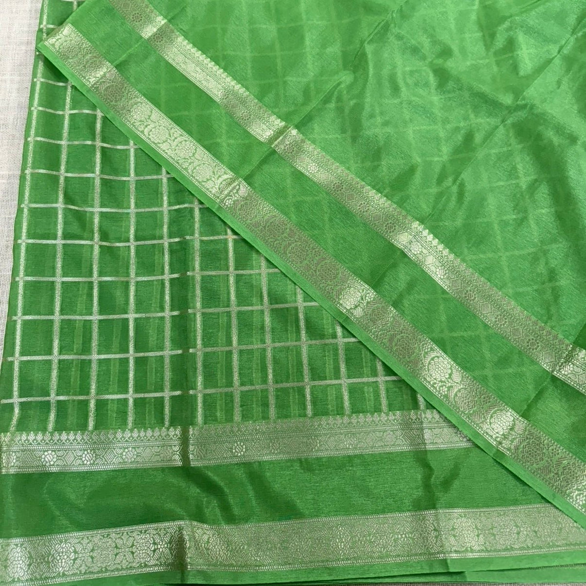 Green Checked Raw Silk Saree - Vini's Ethnic