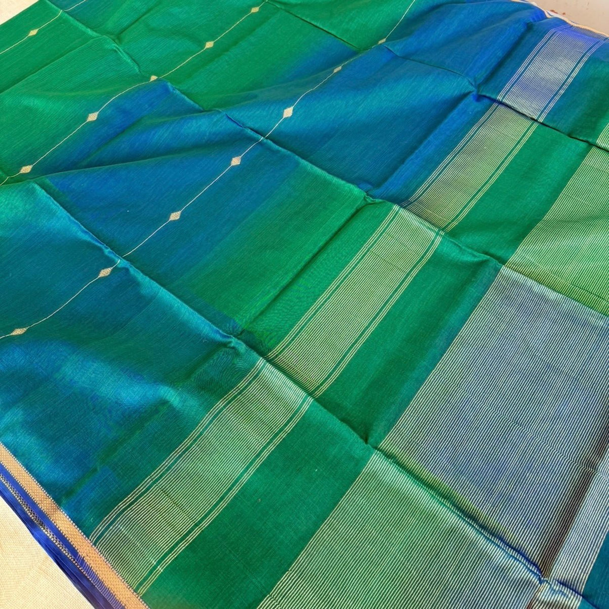 Peacock Green Blue Dual Shade Maheshwari Silk Cotton Saree - Vini's Ethnic