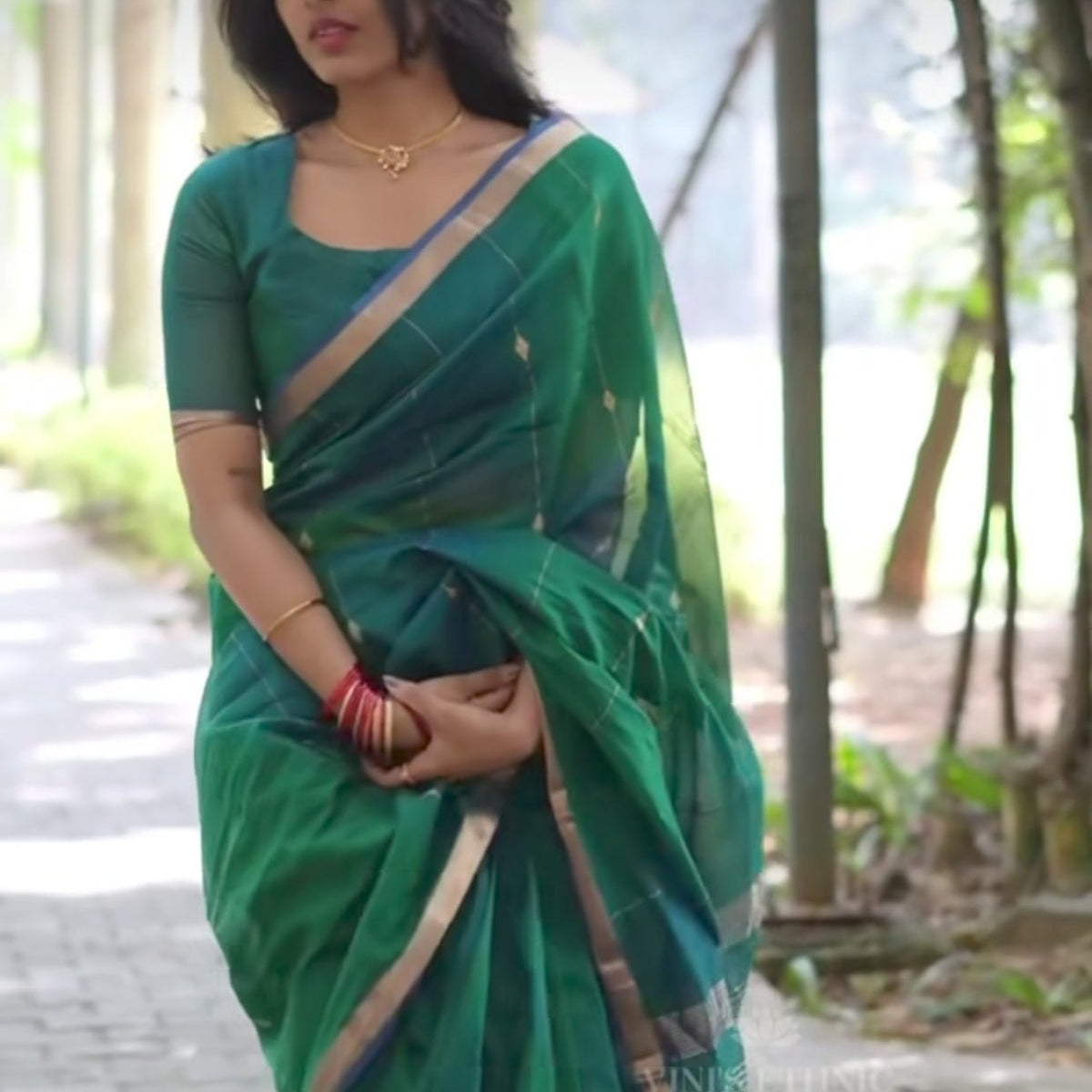 Peacock Green Blue Dual Shade Maheshwari Silk Cotton Saree - Vini's Ethnic