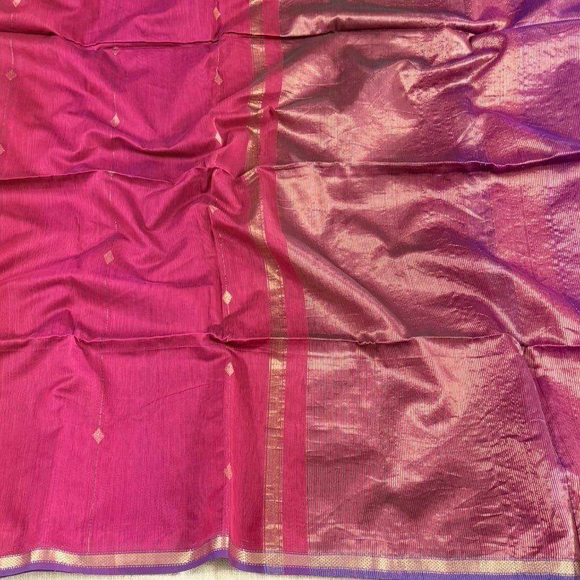 Gold zari line butta detail on pink Maheshwari silk cotton saree