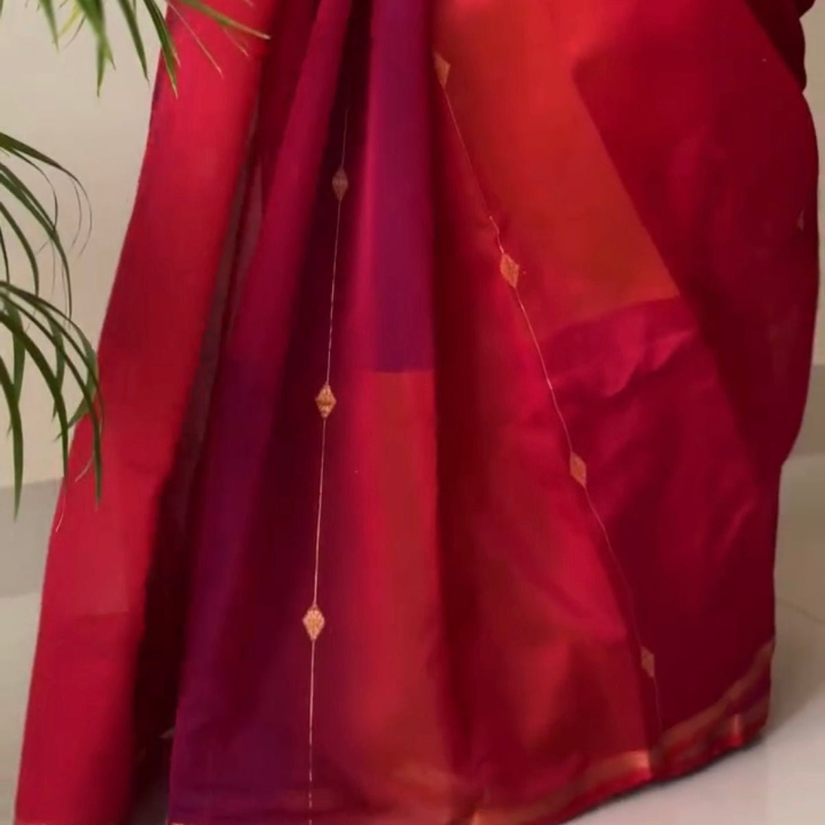 Red with Wine Dual Shade Maheshwari Silk Cotton Saree - Vini's Ethnic