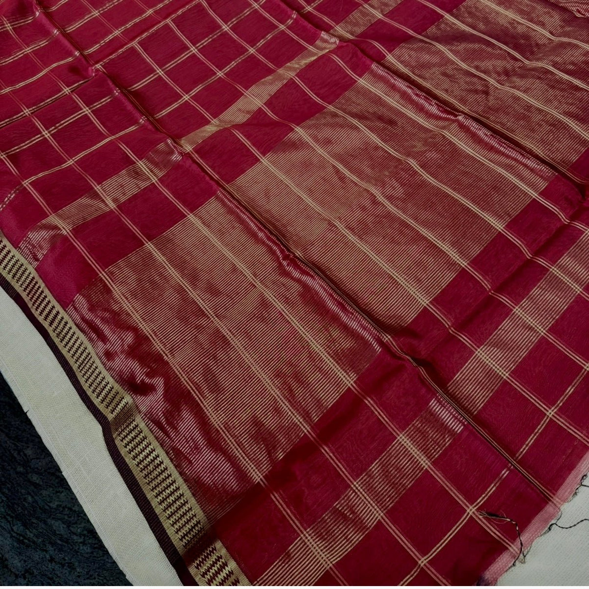 Reddish Maroon Zari Checks Maheshwari Silk Cotton Saree - Vini's Ethnic