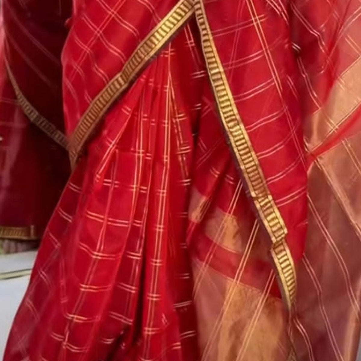 Reddish Maroon Zari Checks Maheshwari Silk Cotton Saree - Vini's Ethnic