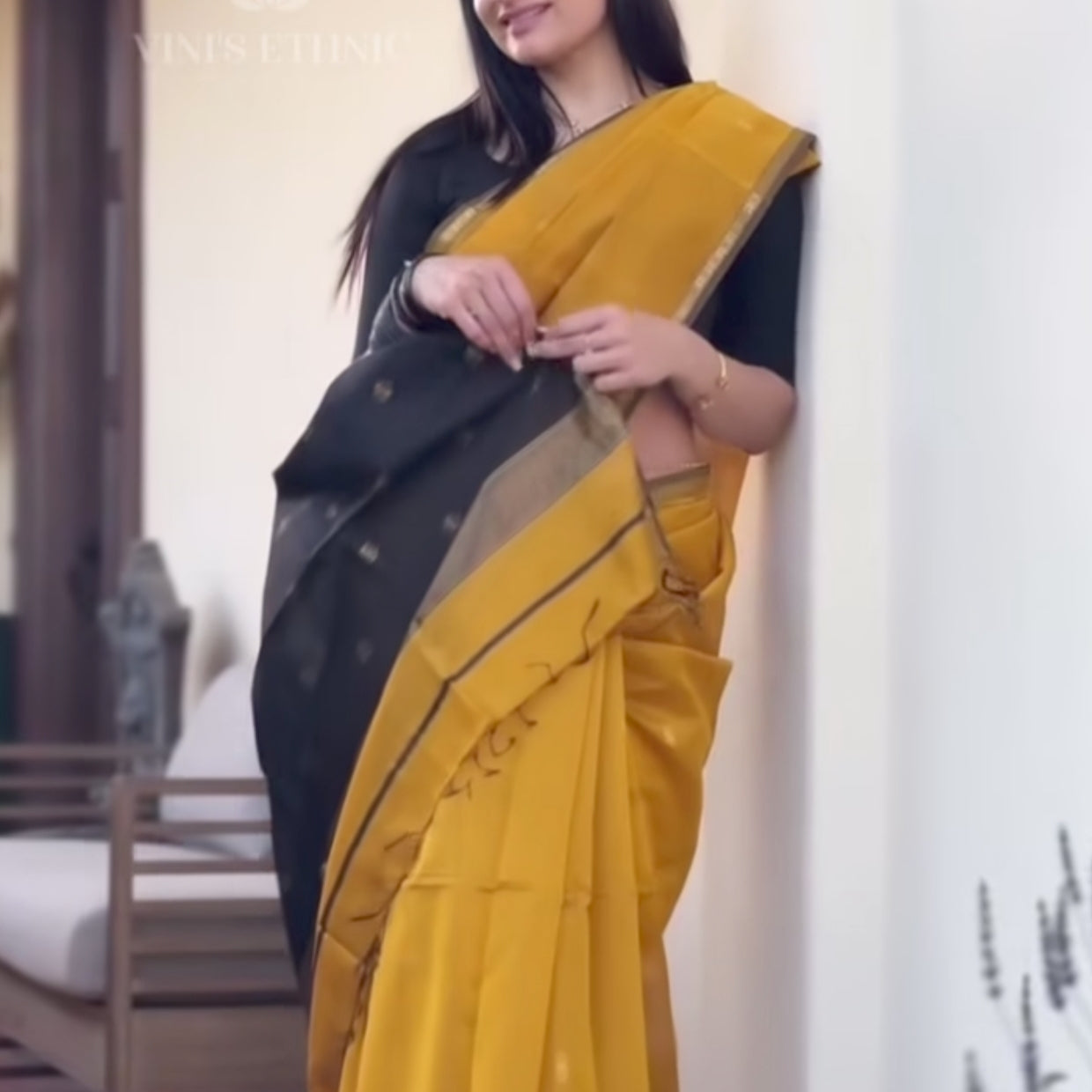 Yellow Maheshwari Silk Cotton Saree Black Pallu